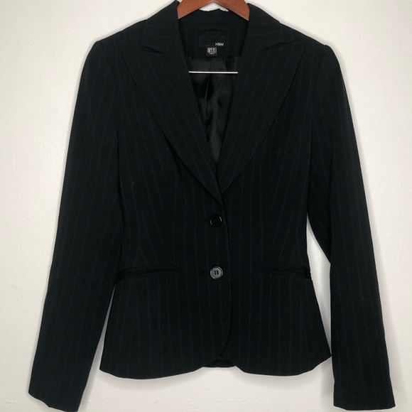 H&M Jackets & Blazers - H&M pinstripe blazer size 4 H&M Jackets & Blazers - H&M pinstripe blazer size 4